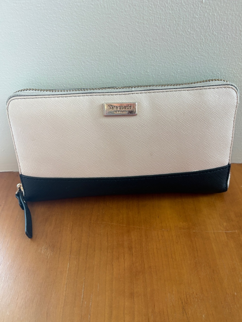 Kate Spade Wallet Beige Black Laurel Way Neda Zip Around
Continental WLRU2670